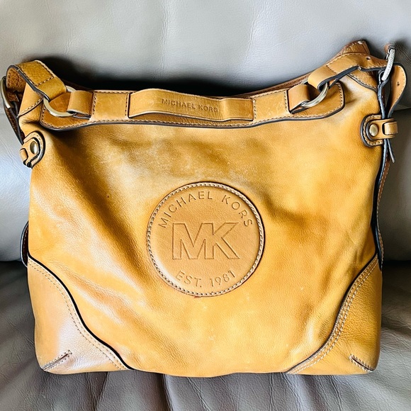 Michael Kors Handbags - Authentic Micheal Kors Purse